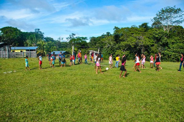 Children playing in a community in the Valparaiso project.