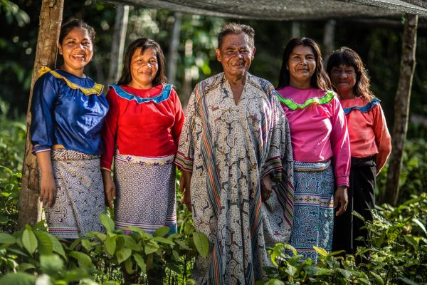 Community members grouped together from the Nii Kaniti project, Peru.